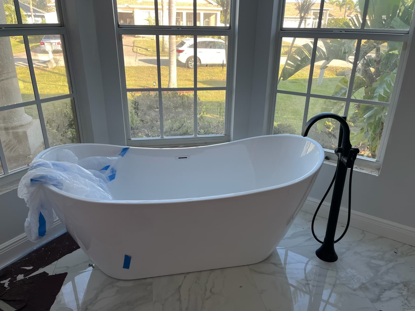 Freestanding tub with floor-mount filler