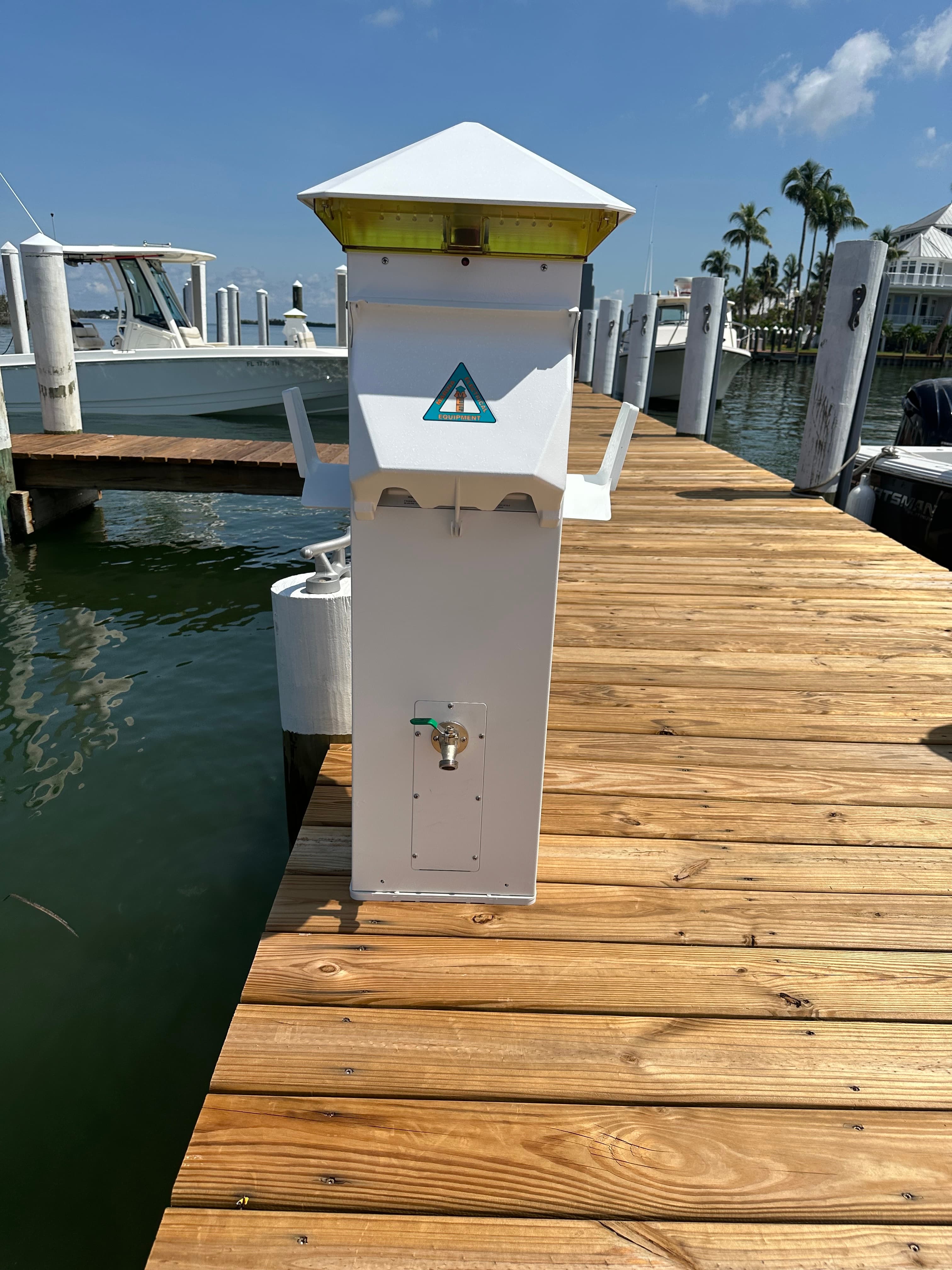 Marina water and power pedestal