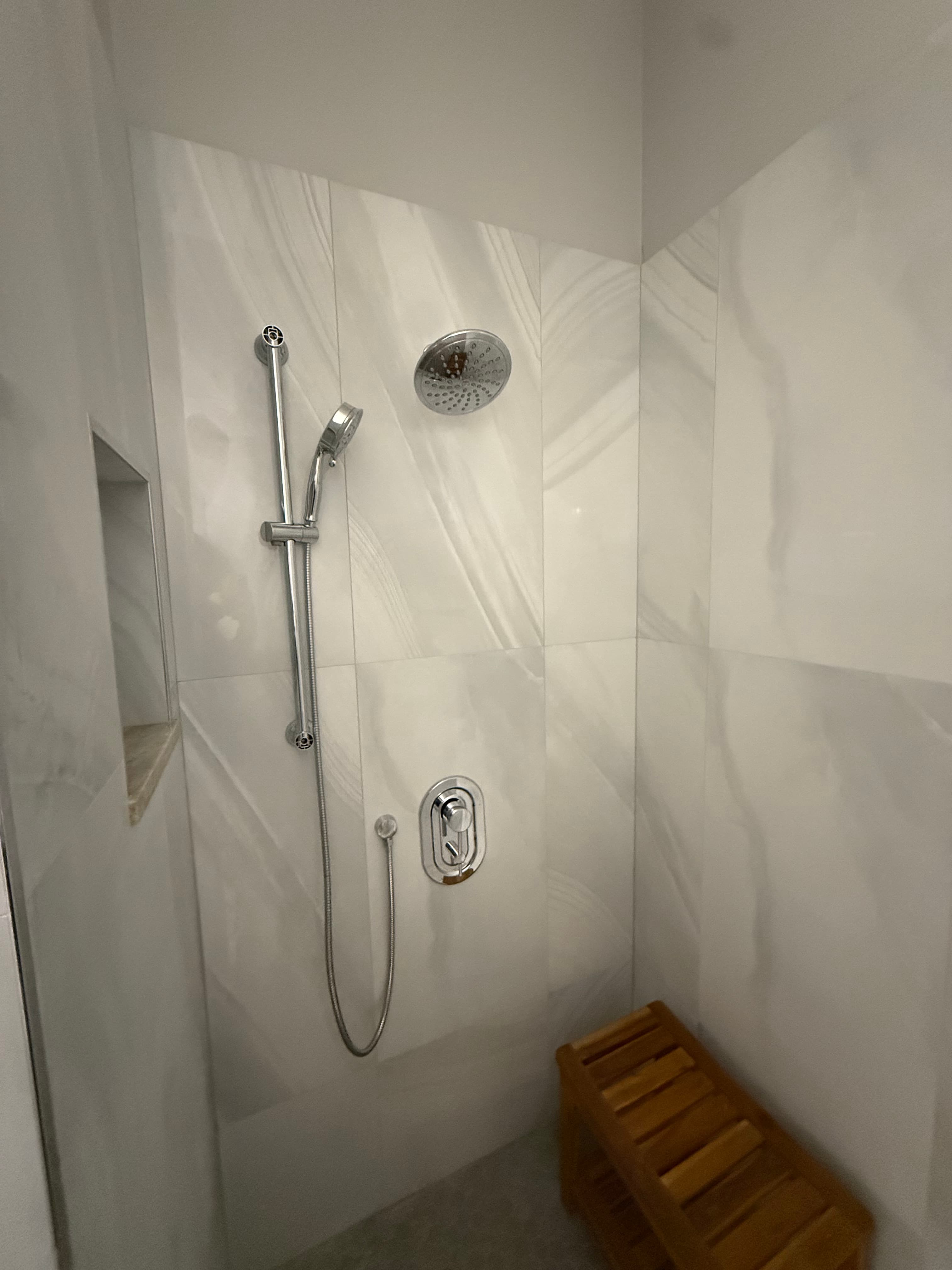 Rain shower with handheld sprayer